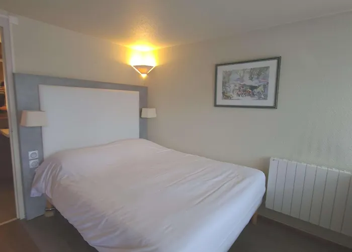 Отель Brit Confort Nancy 3*