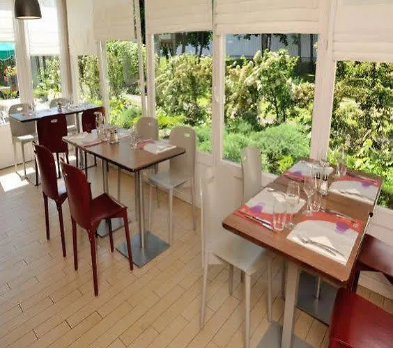 Brit Confort Nancy Отель 3*